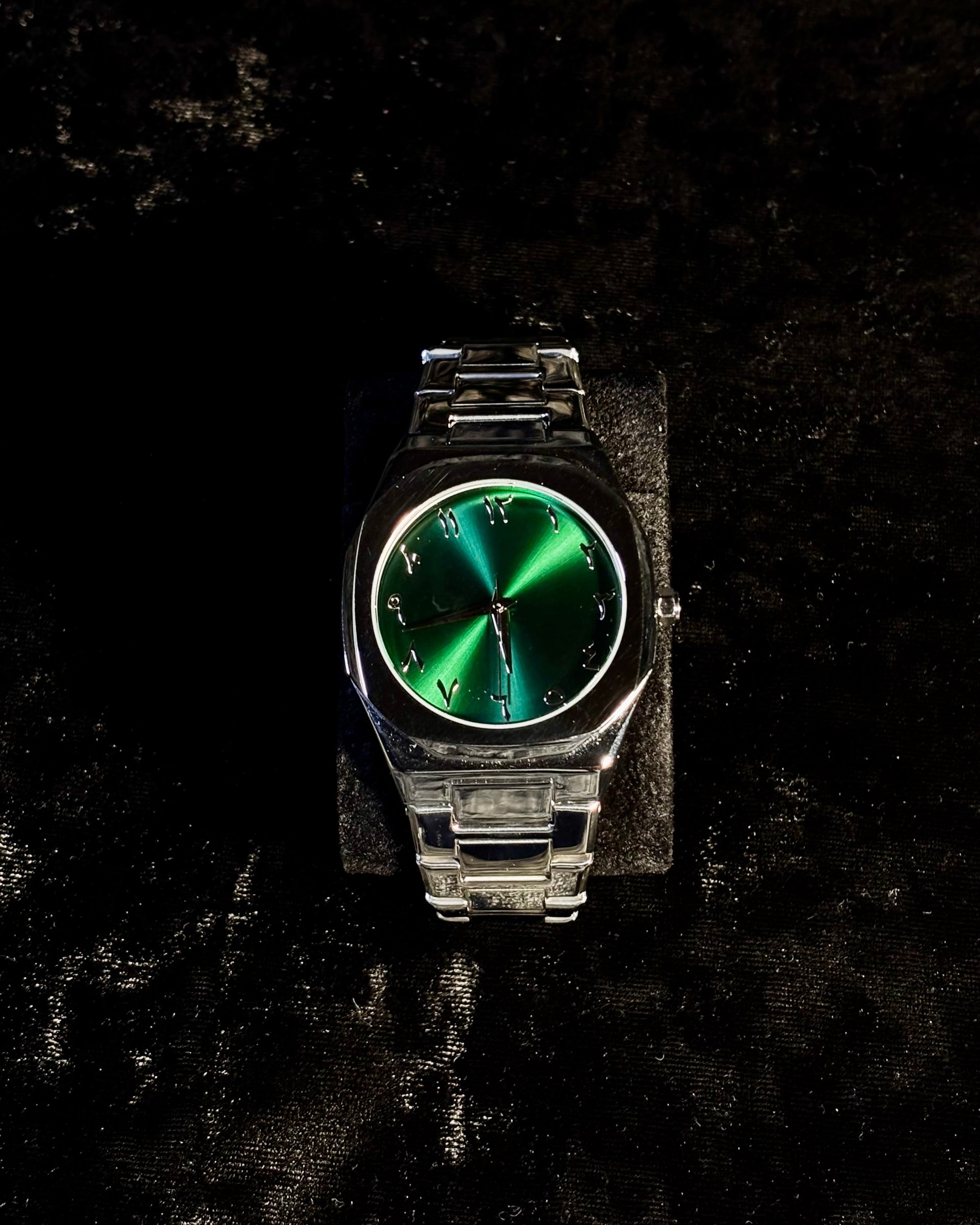 SILVER GREEN AURA