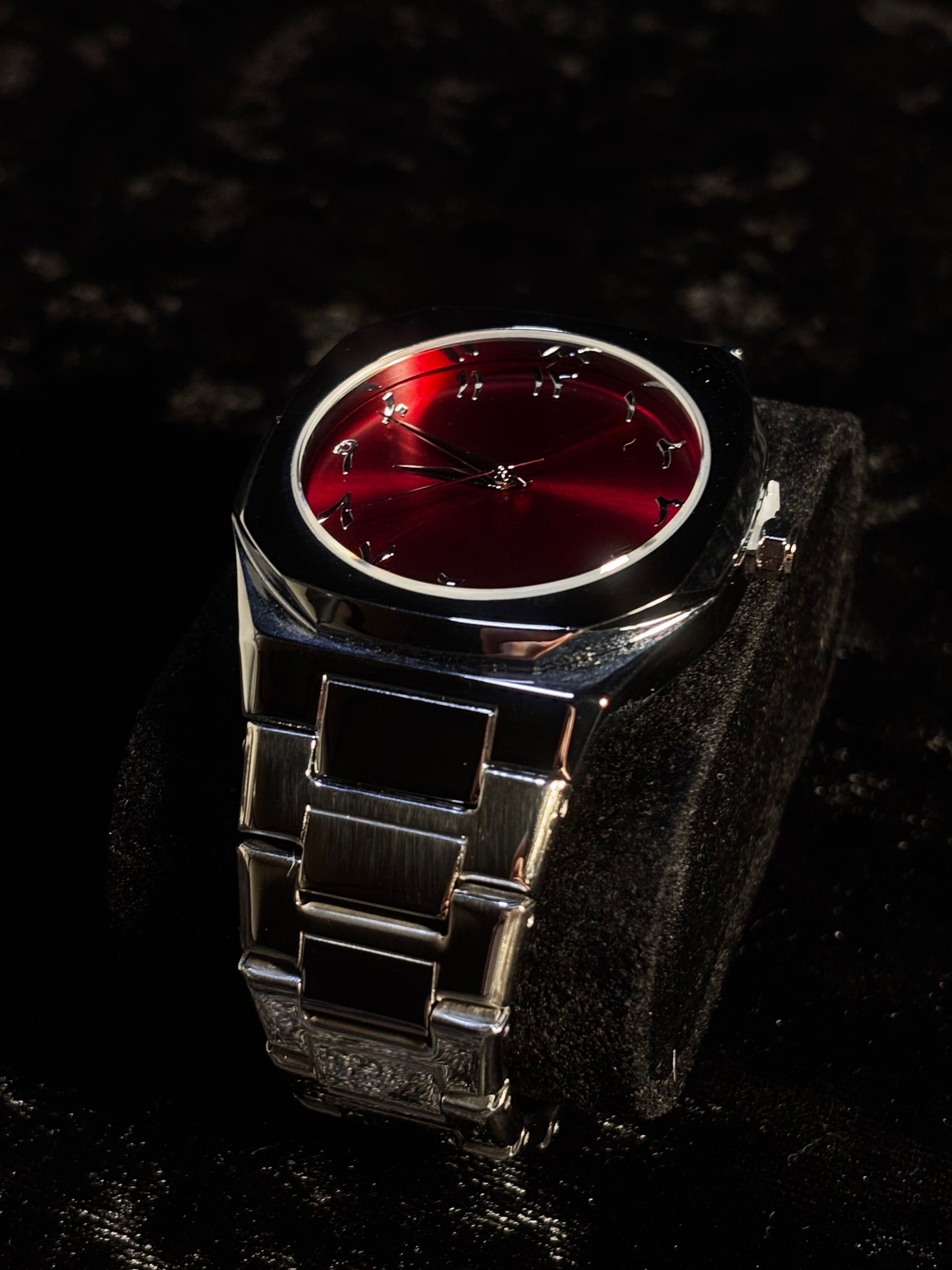 SILVER RED AURA