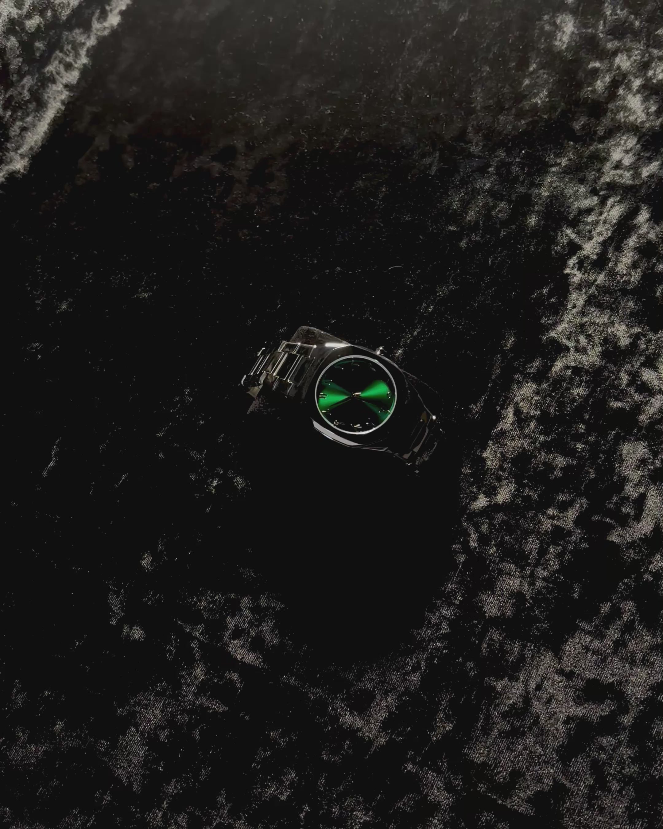 SILVER GREEN AURA